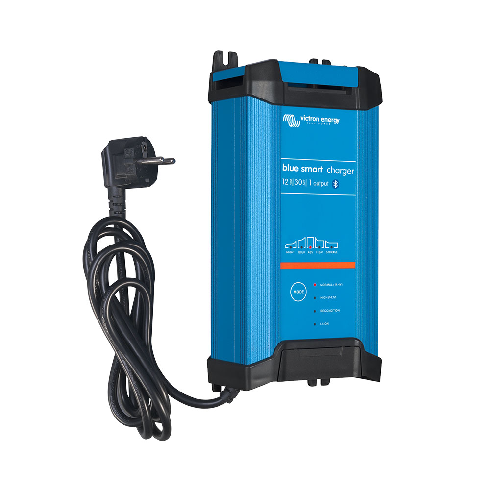 Blue Smart IP22 Charger 12/30 (1)